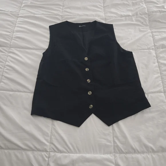 💚 2/$12 or 3/$17  PrettyGarden Black Vest & Shorts Set - Picture 2 of 9